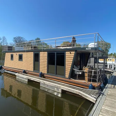 度假居 Hausboot Anni Woma D13 *